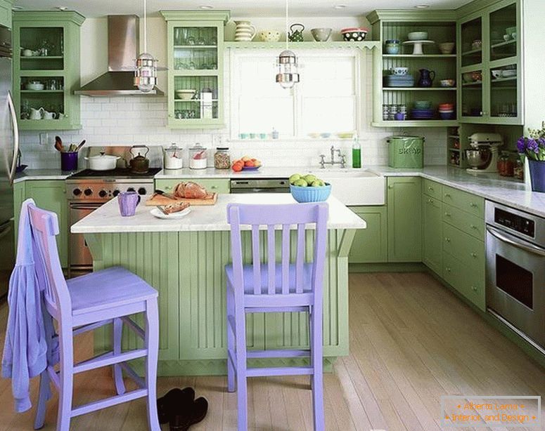 Поєднання зеленого і фіолетового в кухні