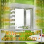 Жовто-зелені штори на кухні