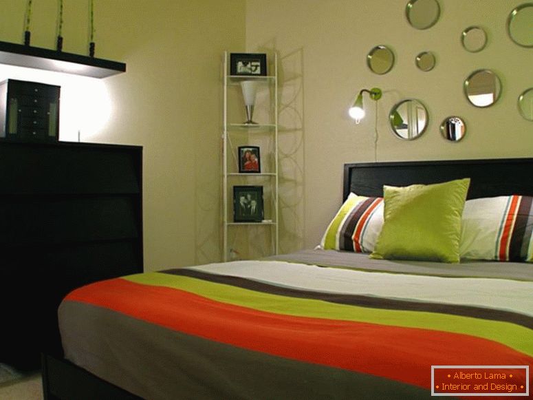 Дзеркало в спальні - фото приклади розміщення в інтер'єрі