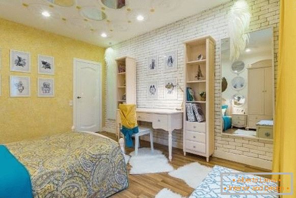 Жовті рідкі шпалери - арт дизайн спальні